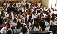 Incorporan ceremonia colocación Batas Blancas a estudiantes de Medicina UASD en señal de compromiso con la salud