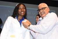 FCS de la UASD impone batas blancas a 35 estudiantes de Bioanálisis