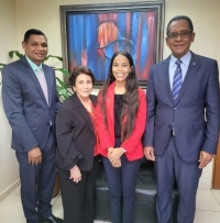 Director de Cooperación UASD recibe joven dominicana viajará exterior para movilidad estudiantil