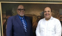 Humanidades UASD recibe visita del laureado tenor dominicano y diplomático Enrique Pina