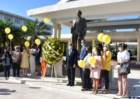 UASD conmemora Día Nacional del Farmacéutico con ofrenda floral