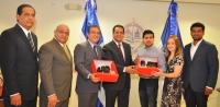 UASD recibe cámaras donadas por el comunicador Luis Martín Gómez para estudiantes de Cine