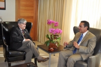 Rector recibe visitas embajadores El Salvador, Venezuela y Cuba