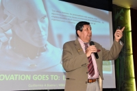 Experto colombiano dicta conferencia en la UASD sobre la Innovación Disruptiva Empresarial